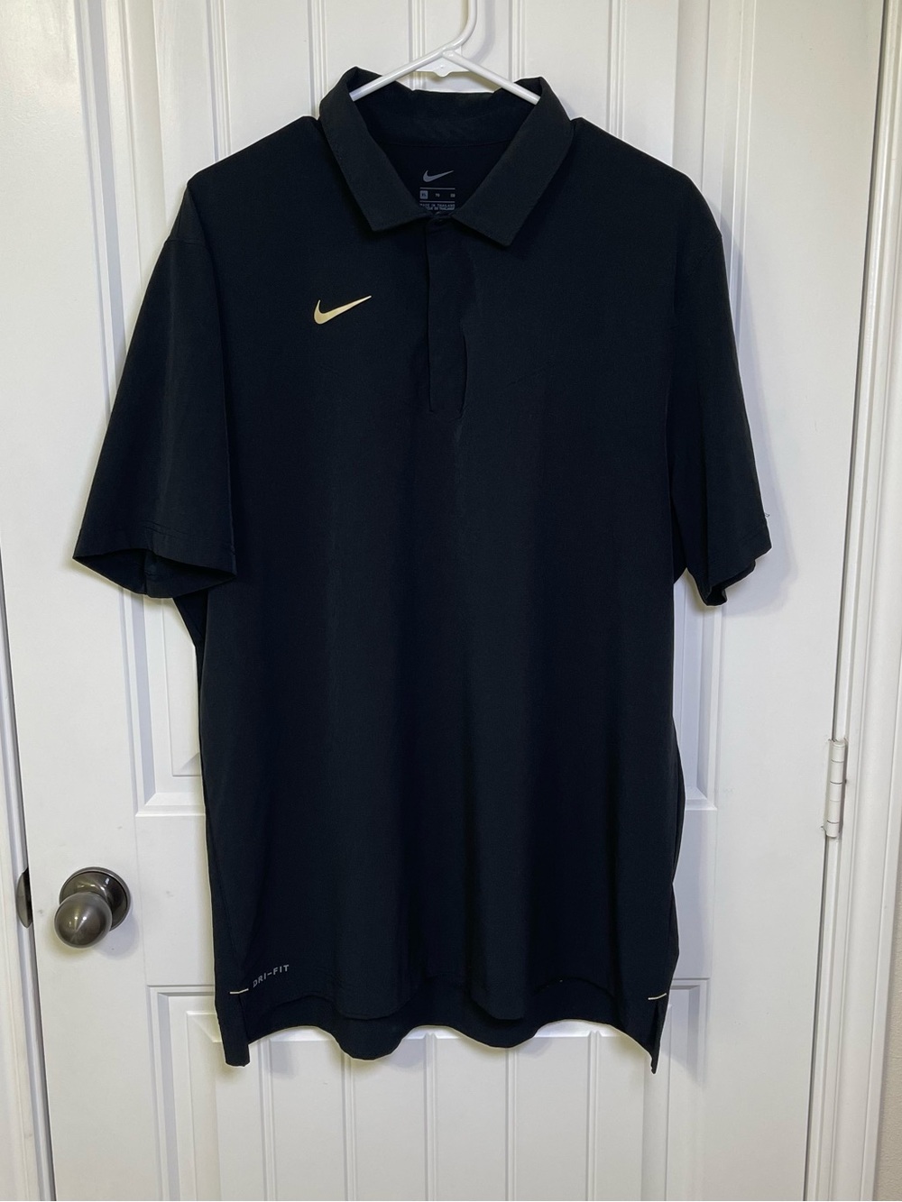 Nike Men’s XL Black Dri-FIT Polo Gold Swoosh Short Sleeve Performance